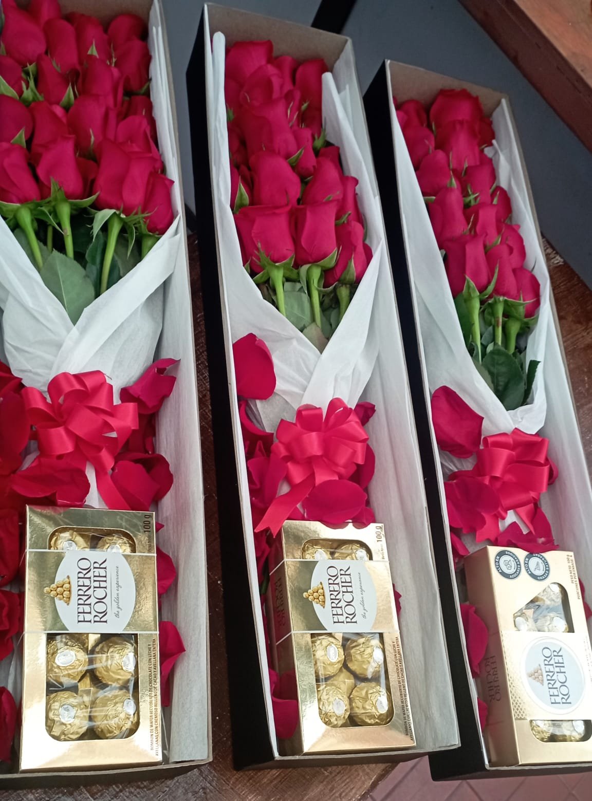 Lafloreria2010 arreglo caja rosas chocolate ferrero 