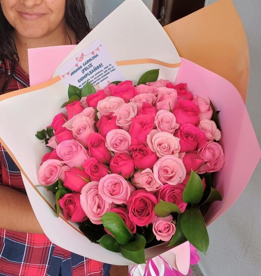 arreglo ramo de rosas Lafloreria2010